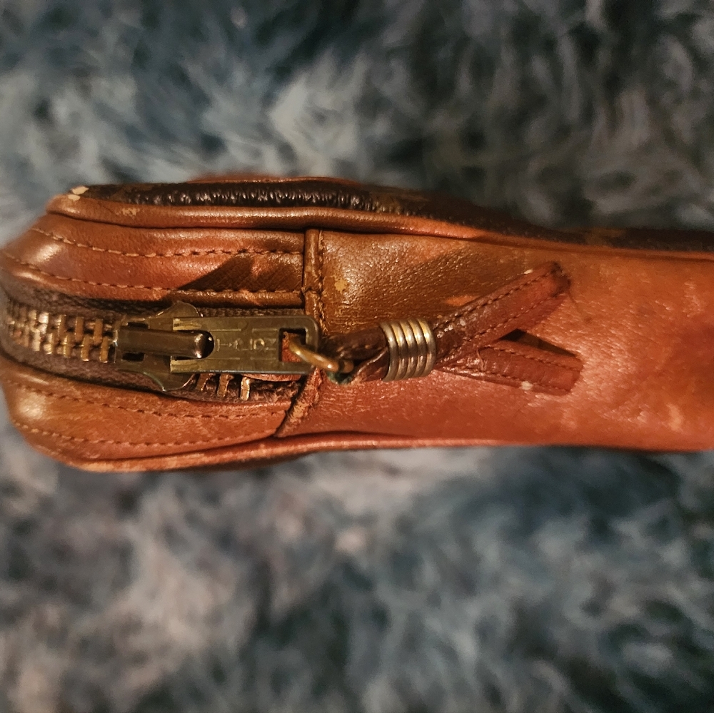 Authentic Vintage Exclusive Edition Louis Vuitton Bag - Picture 5 of 11